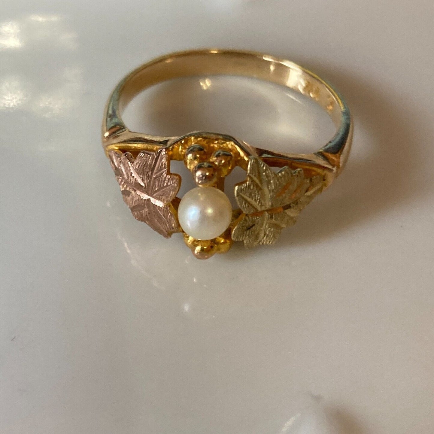 Vintage Black Hills Gold Ring 10K Size 8.5 Leaves & Natural White Pearl USA Made
