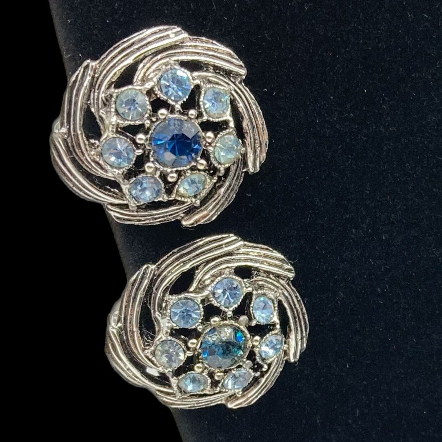 Barclay Cocktail Ring Fashion Jewelry Unbranded Clip on Earrings Blue Rhinestone