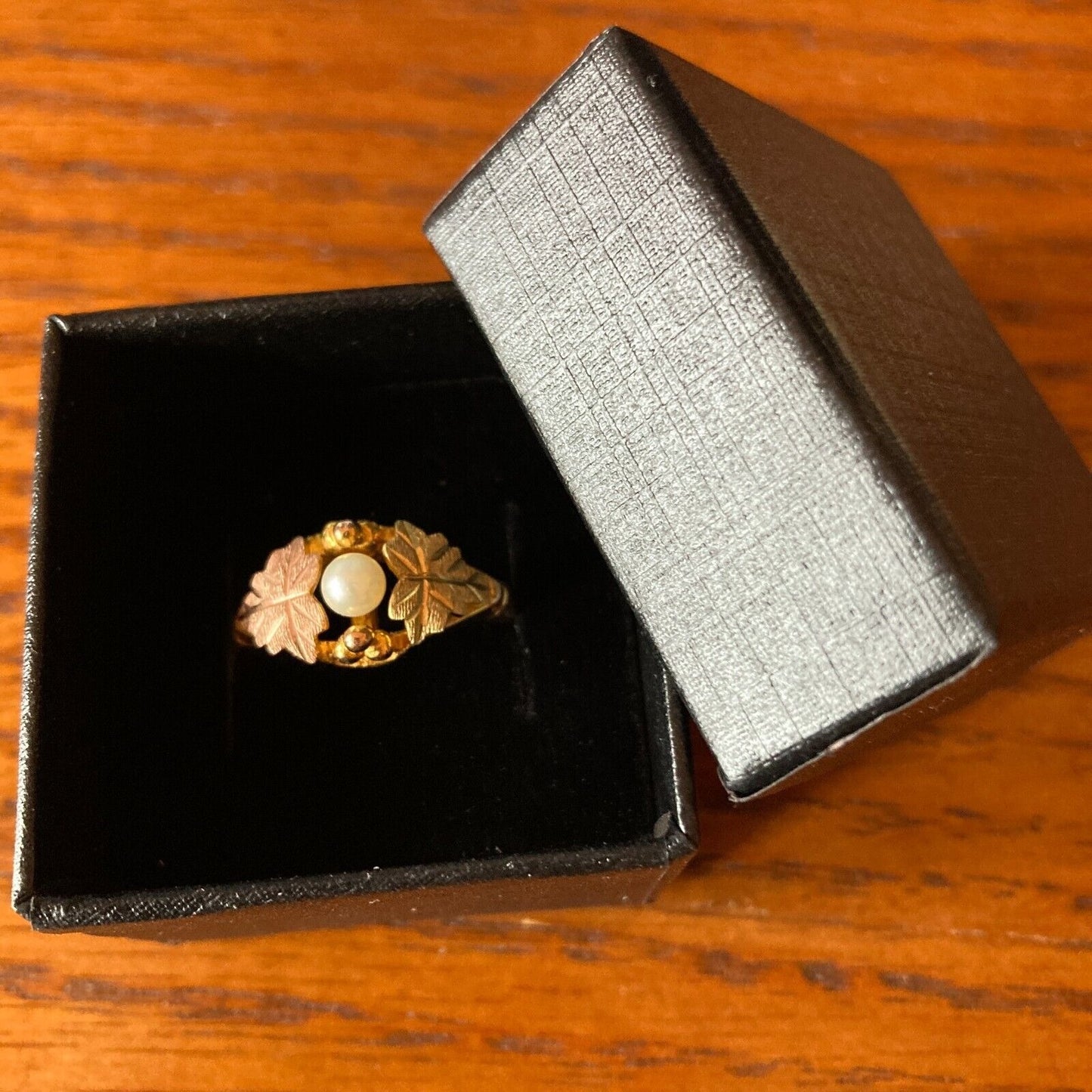 Vintage Black Hills Gold Ring 10K Size 8.5 Leaves & Natural White Pearl USA Made