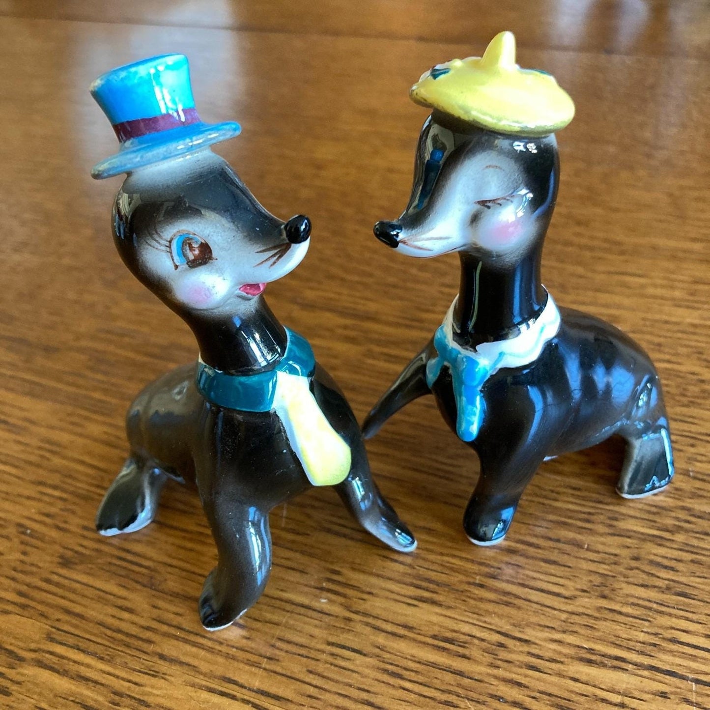Rare Norcrest Anthropomorphic Sea Lion Salt Pepper Shakers Bonnet Seals H487 VTG