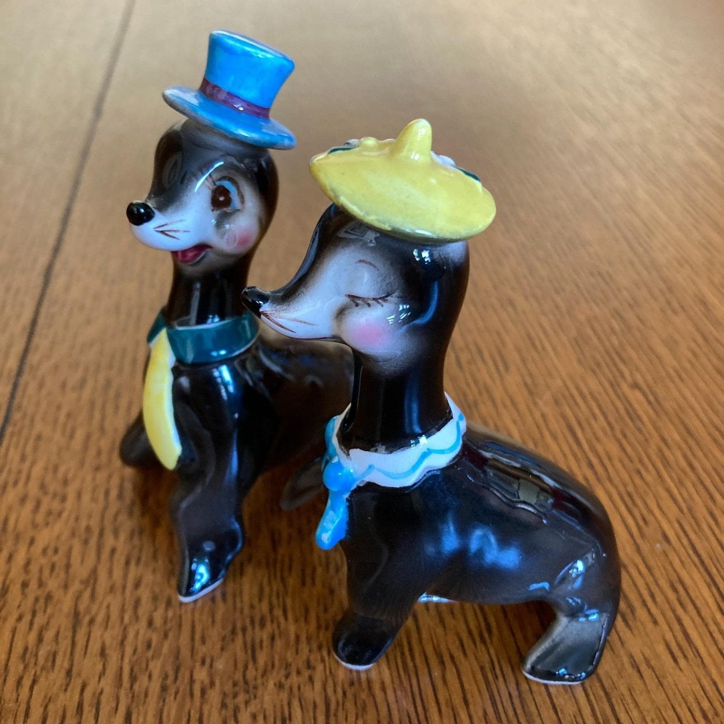 Rare Norcrest Anthropomorphic Sea Lion Salt Pepper Shakers Bonnet Seals H487 VTG