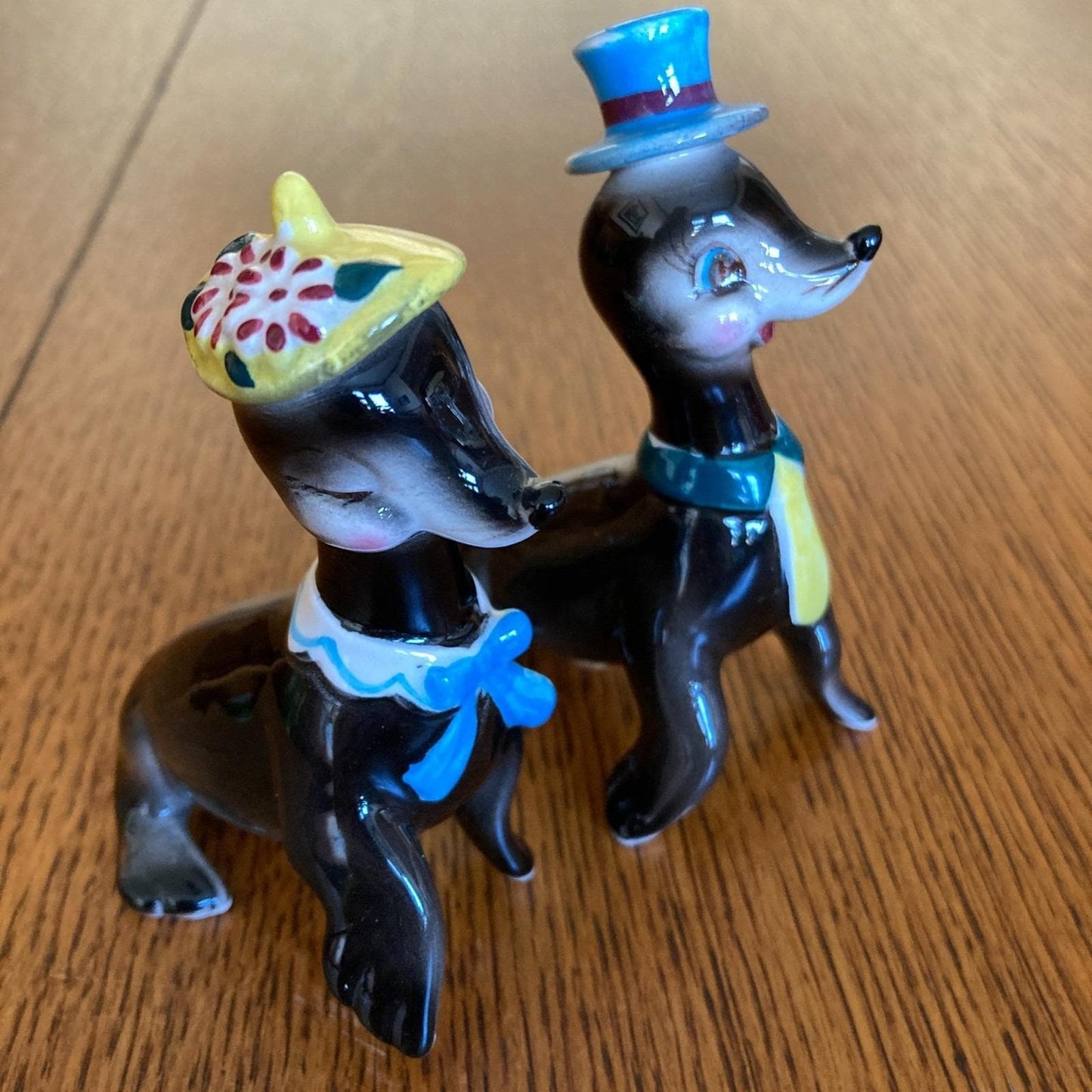Rare Norcrest Anthropomorphic Sea Lion Salt Pepper Shakers Bonnet Seals H487 VTG