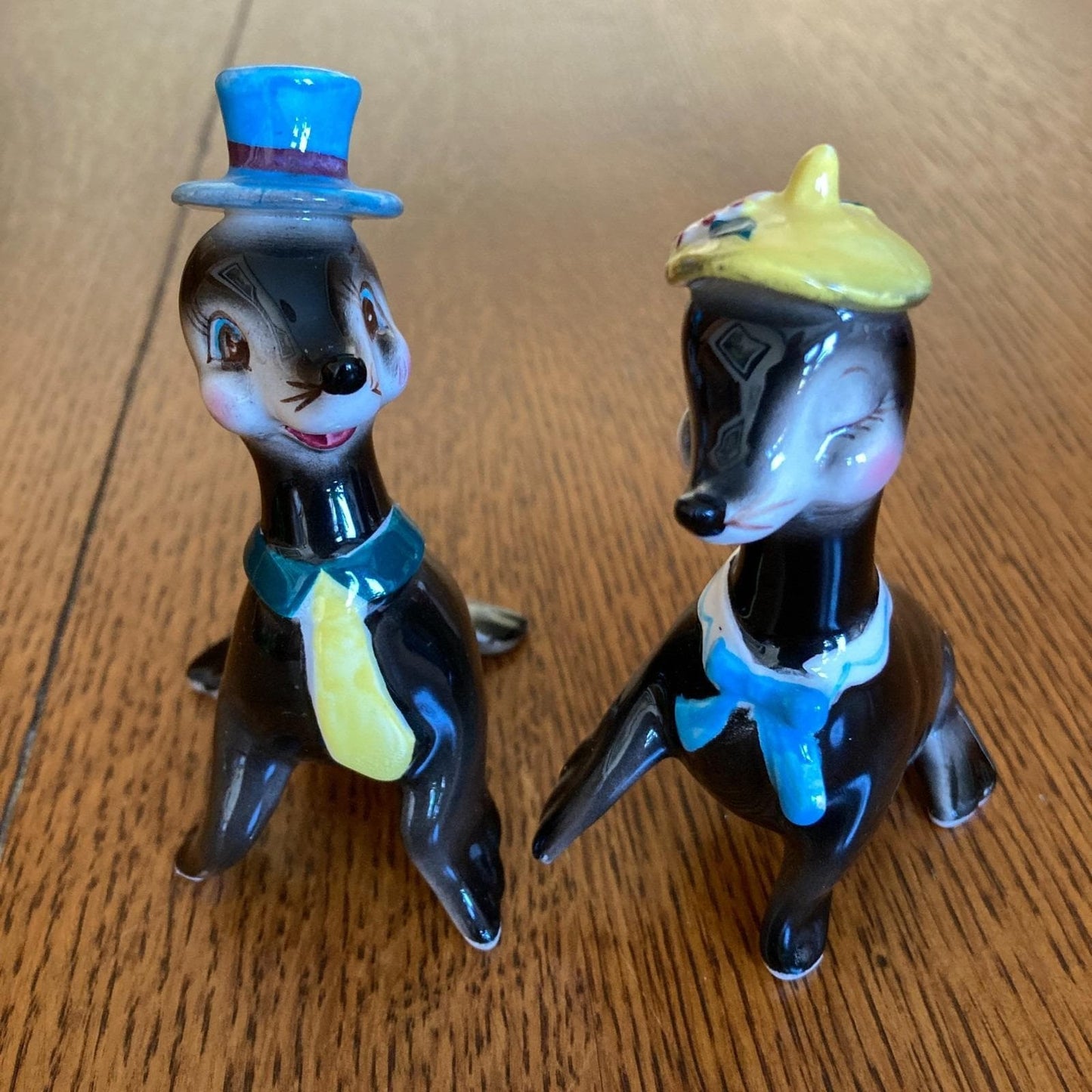 Rare Norcrest Anthropomorphic Sea Lion Salt Pepper Shakers Bonnet Seals H487 VTG
