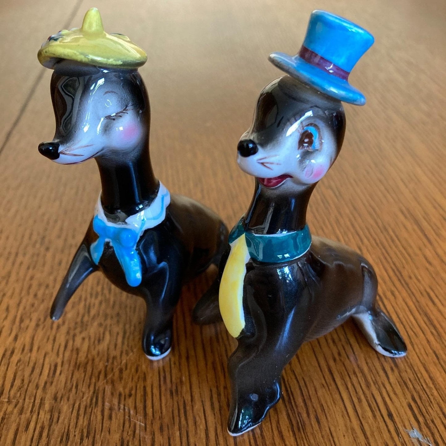 Rare Norcrest Anthropomorphic Sea Lion Salt Pepper Shakers Bonnet Seals H487 VTG