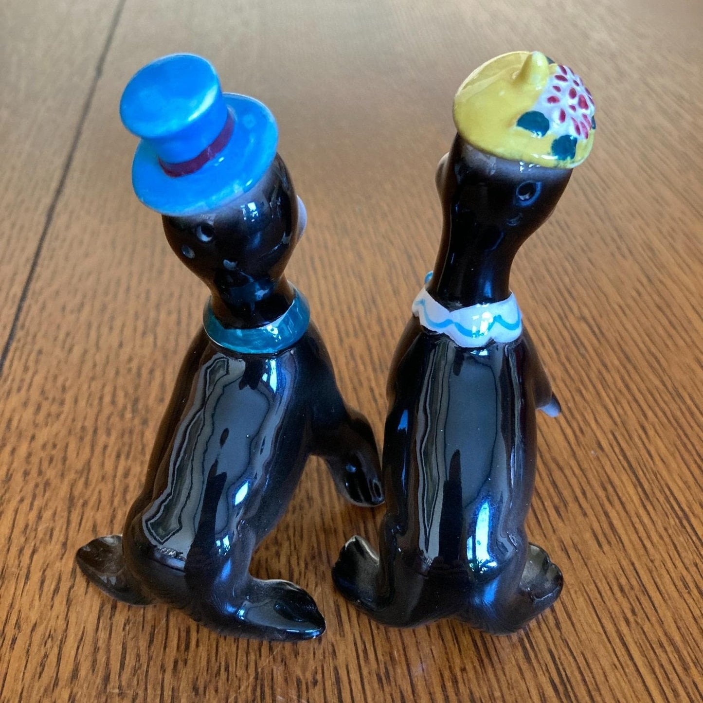 Rare Norcrest Anthropomorphic Sea Lion Salt Pepper Shakers Bonnet Seals H487 VTG